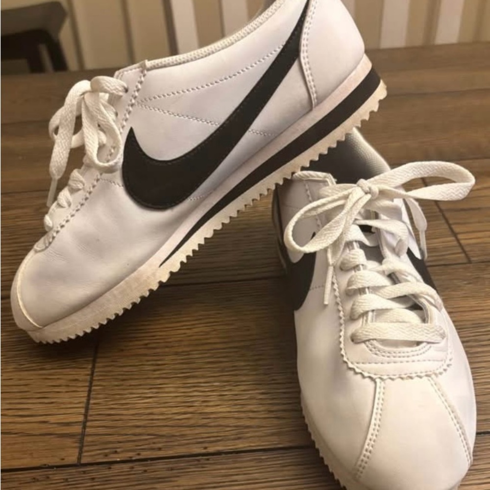 Women’s Nike Cortez black-and-white size 8